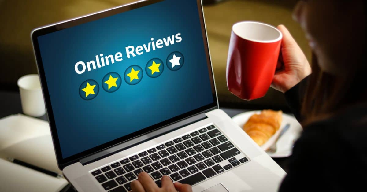 Building Contractor - Checking Online Reviews
