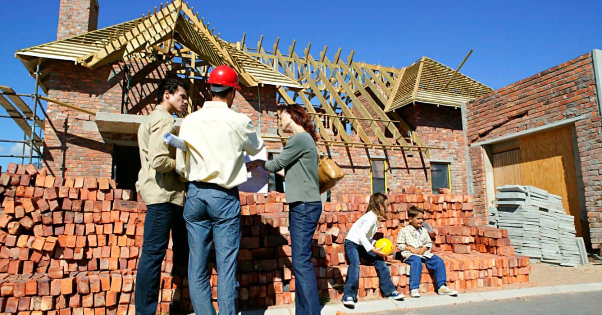 construction companies Cape Town - clients chatting to contractor