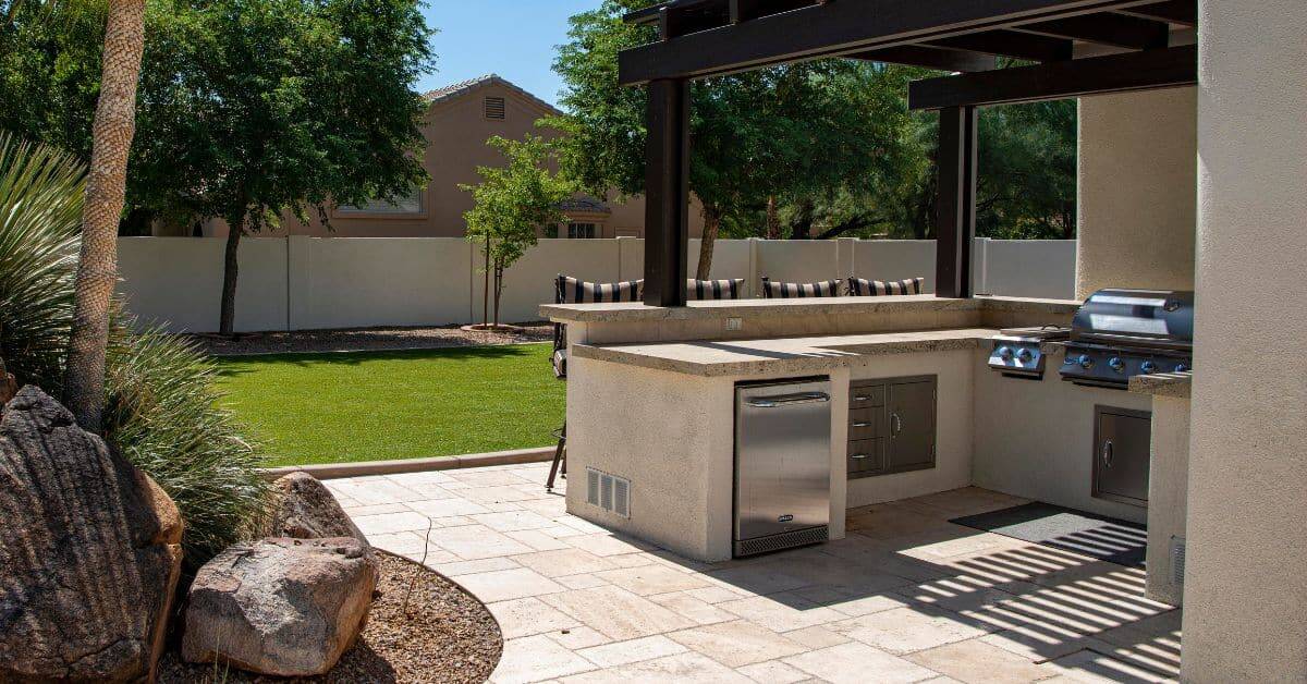 outdoor kitchen layout